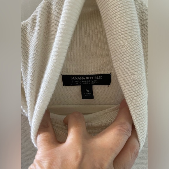 SOLD Banana Republic Merino Wool Turtleneck - Picture 2 of 3